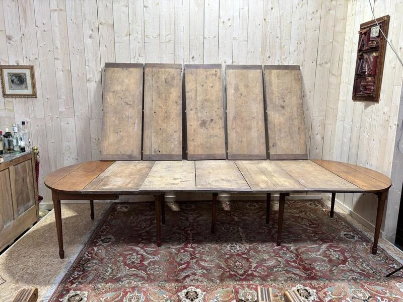 Oval table in cherrymen 25 people