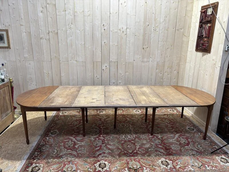 Oval table in cherrymen 25 people