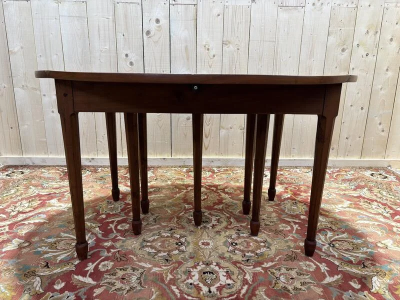 Oval table in cherrymen 25 people