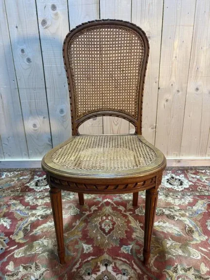 Série de 6 chaises cannées de style Louis XVI