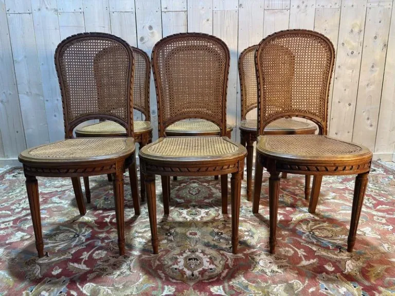 Série de 6 chaises cannées de style Louis XVI