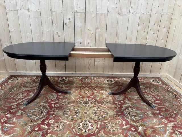 Table anglaise pieds griffes