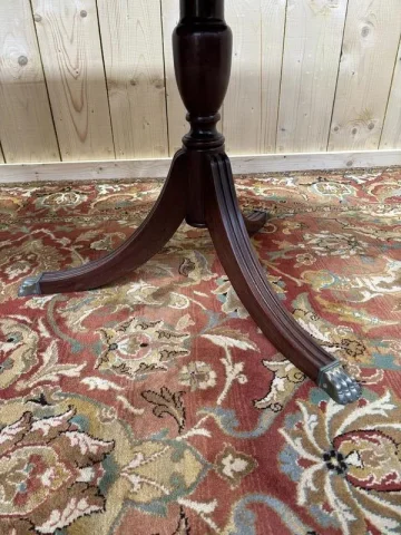 Table anglaise pieds griffes