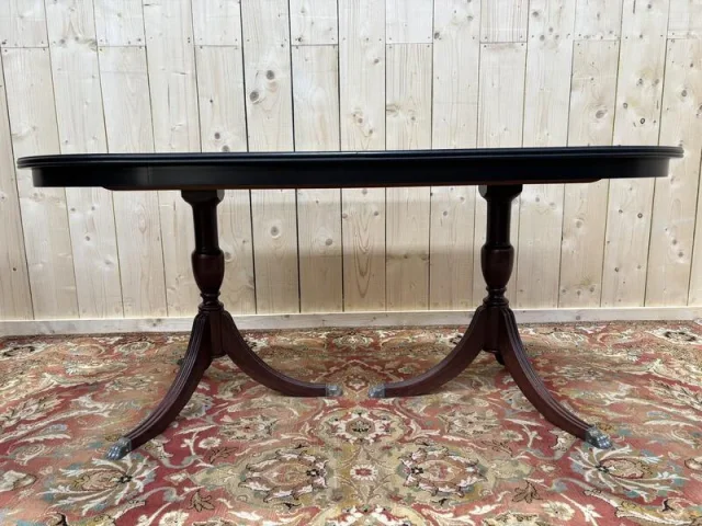 Table anglaise pieds griffes