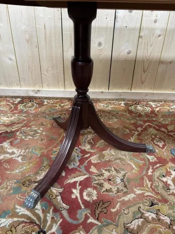 Table anglaise pieds griffes