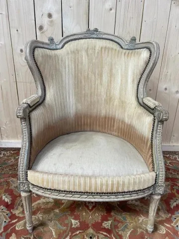 Fauteuil - Bergère de style Louis XVI réchampie velours beige
