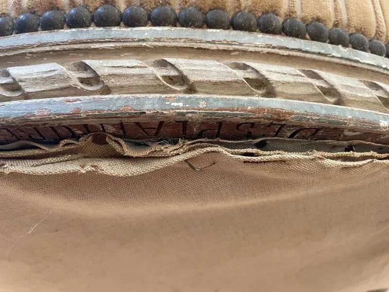 Fauteuil - Bergère de style Louis XVI réchampie velours beige