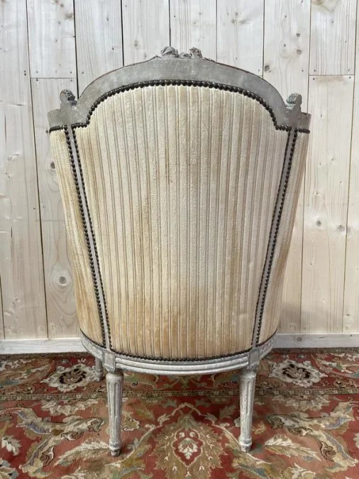 Fauteuil - Bergère de style Louis XVI réchampie velours beige