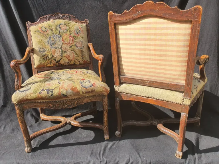 Paire de fauteuils régence, XVIII siècle.