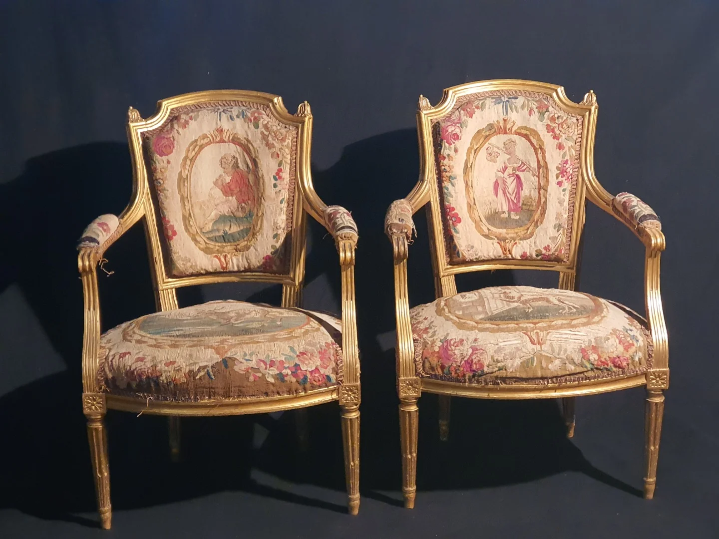 PAAR VON LOUIS XVI PERIOD ARMCHAIRS