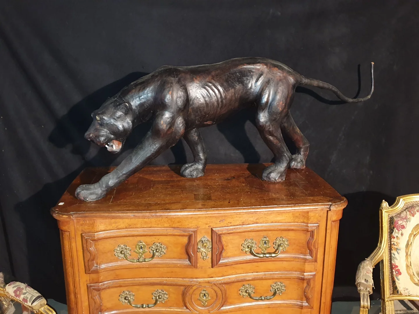 Panthère sculpture cuir noir