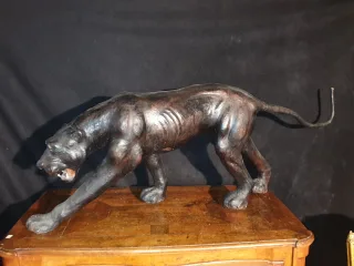 Panthère sculpture cuir noir