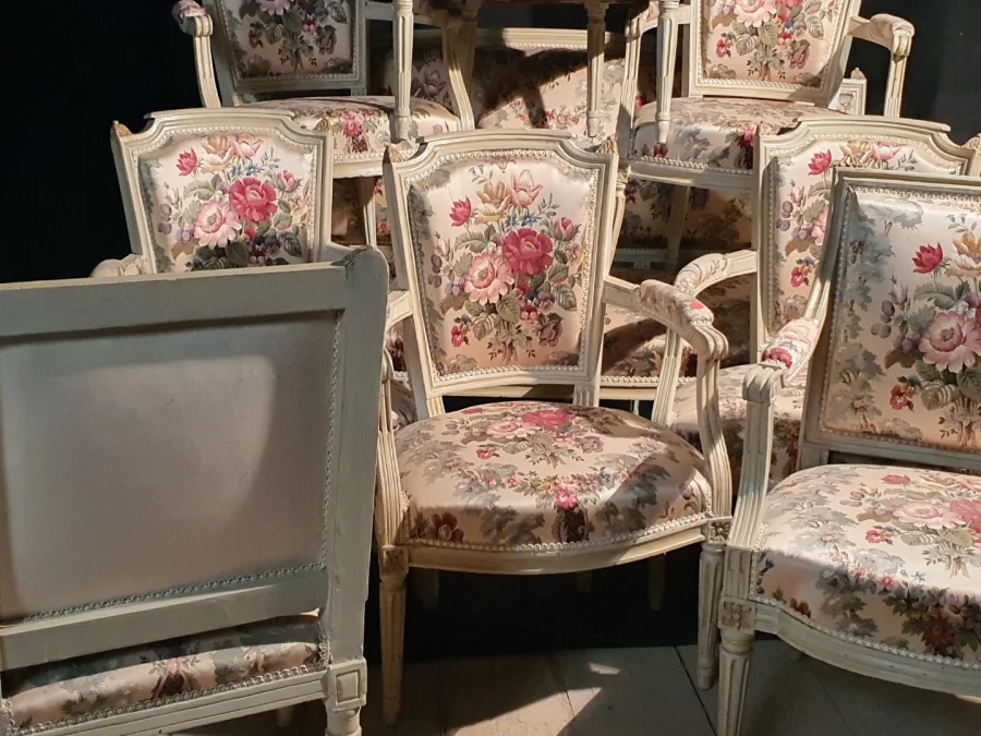 Salon Louis XVI, 9 pièces.