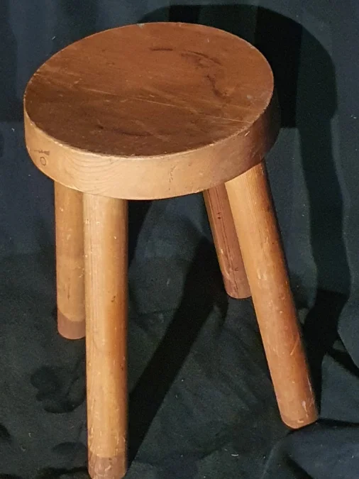 Tabouret Charlotte Perriand.