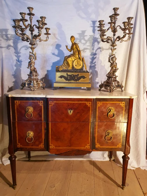 Commode époque Louis XVI.