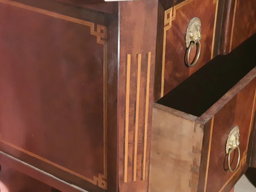 Commode époque Louis XVI.