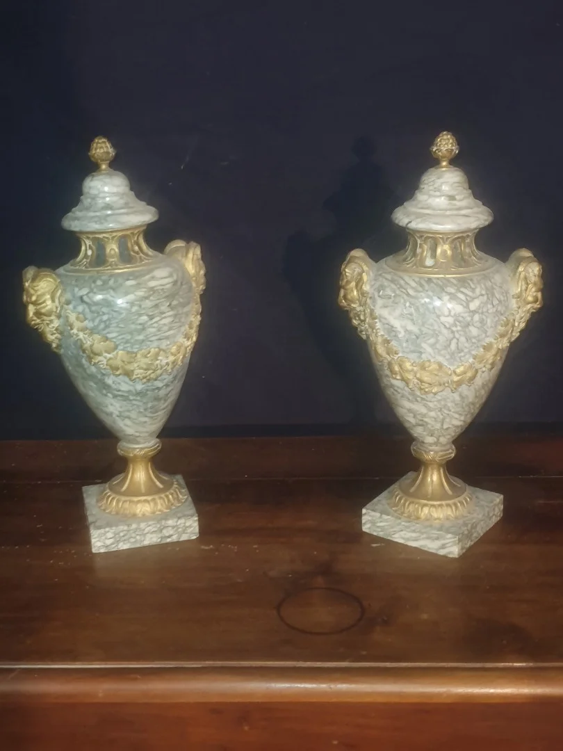 PAIR OF CASSOLETTES