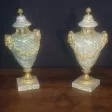 Paire de cassolettes marbre et bronzes dorés.