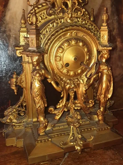 Pendule bronze doré cariatides XIX.