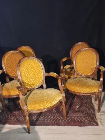 Suite 5 fauteuils époque Louis XVI.