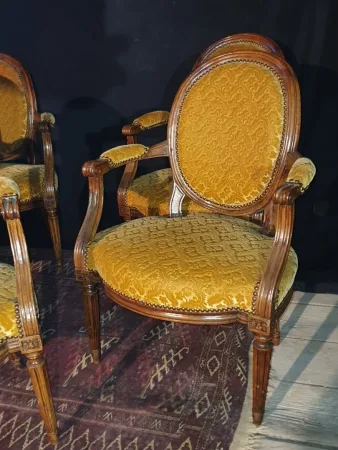 Suite 5 fauteuils époque Louis XVI.