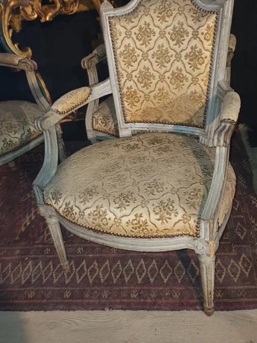 Fauteuils Louis XVI série.