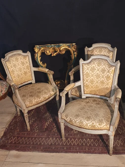Fauteuils Louis XVI série.