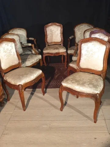 Quatre fauteuils Louis XV estampillés Levesque .