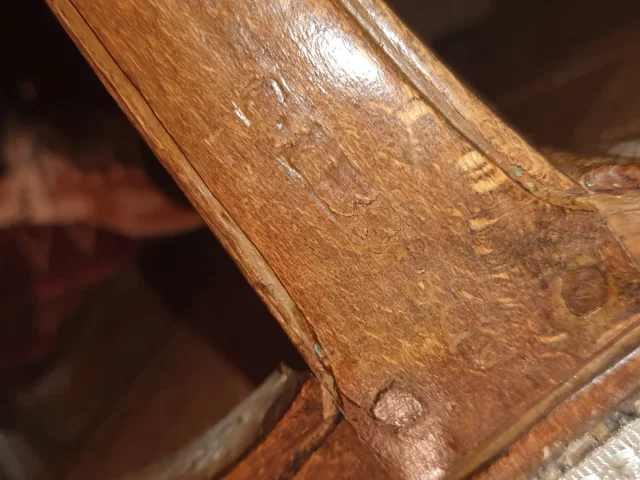Quatre fauteuils Louis XV estampillés Levesque .