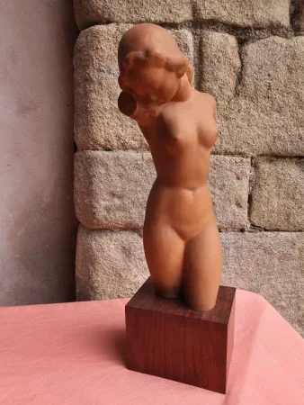 Sculpture art deco  .