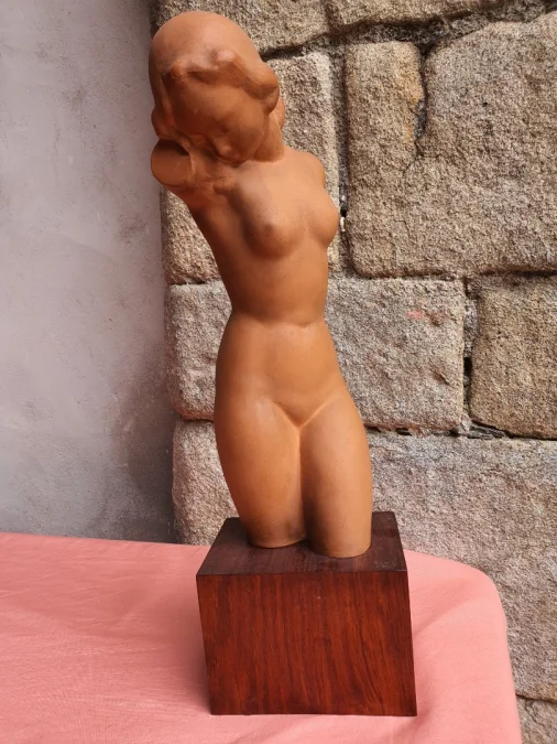 Sculpture art deco  .