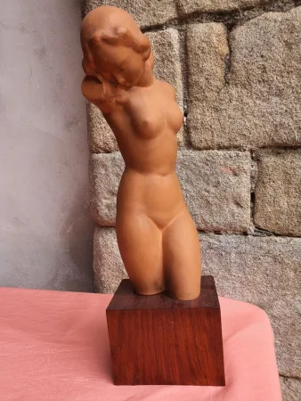 Sculpture art deco  .