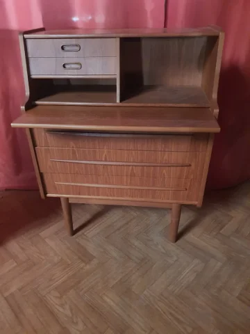 PAIR OF DANISH CHEST OF DRAWERS