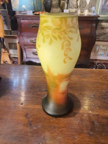 Vase pâte de verre décor lacustre J Michel.