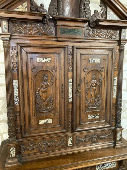BUFFET IM RENAISSANCE-STIL