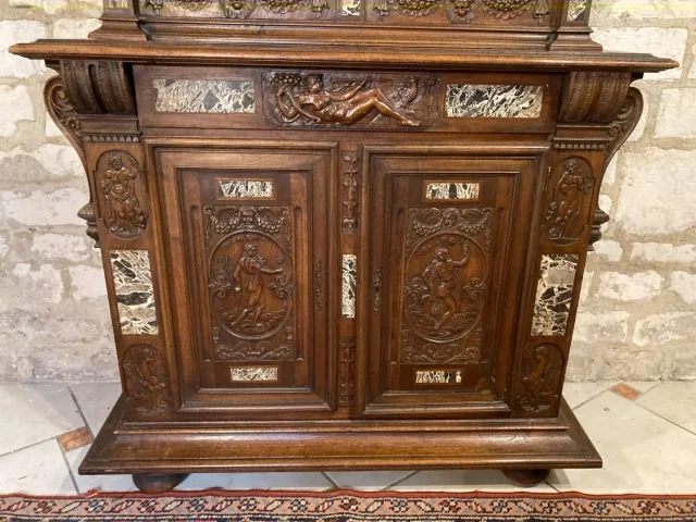 RENAISSANCE STYLE BUFFET
