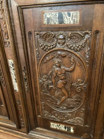 RENAISSANCE STYLE BUFFET