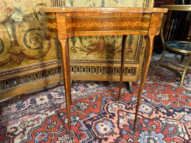 TABLE ROGNON FORMANT VITRINE
