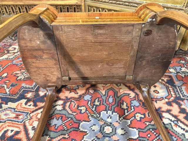 TABLE ROGNON FORMANT VITRINE