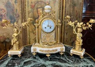 GUARNITURA DEL MANTELLO IN STILE LUIGI XVI