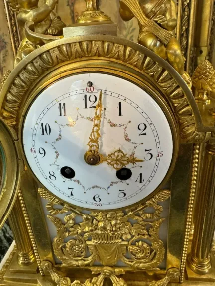 GARNITURE DE CHEMINEE DE STYLE LOUIS XVI NAPOLEON III