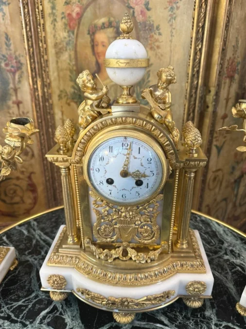 LOUIS XVI-STIJL GARNITURE GARNITURE
