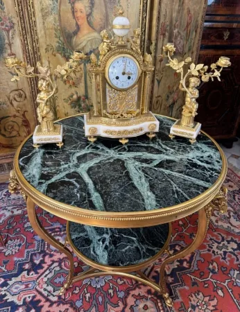 GARNITURE DE CHEMINEE DE STYLE LOUIS XVI NAPOLEON III