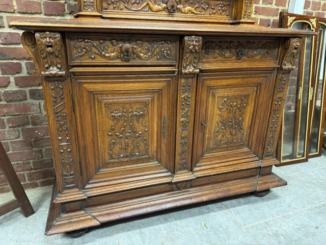 RENAISSANCE STYLE BUFFET