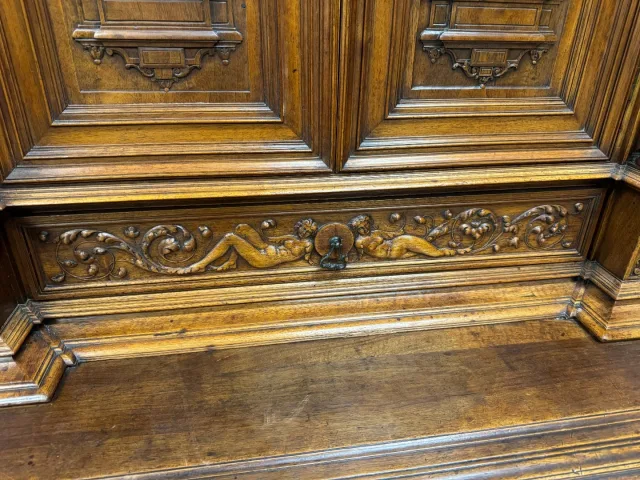 RENAISSANCE STYLE BUFFET