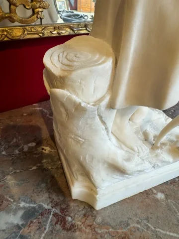 statue en albâtre une paysanne
