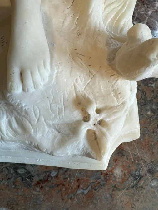 statue en albâtre une paysanne