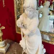 statue en albâtre une paysanne
