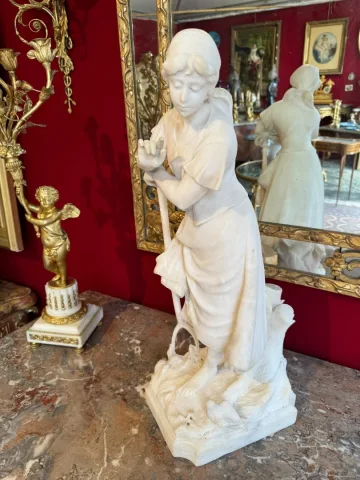 statue en albâtre une paysanne