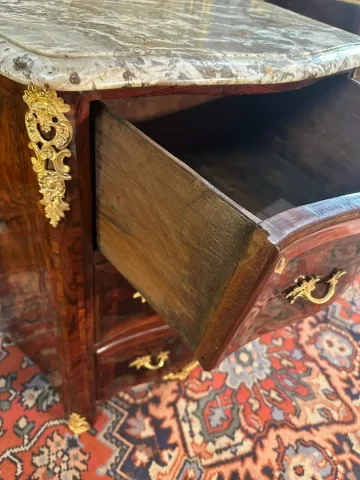 KOMMODE AUS DER LOUIS XV-ZEIT